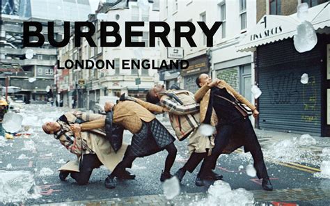 Singing in the Rain, a Positive Message from Burberry